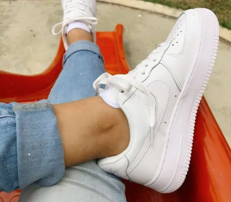 NIKE AIR FORCE ONE CLASICA